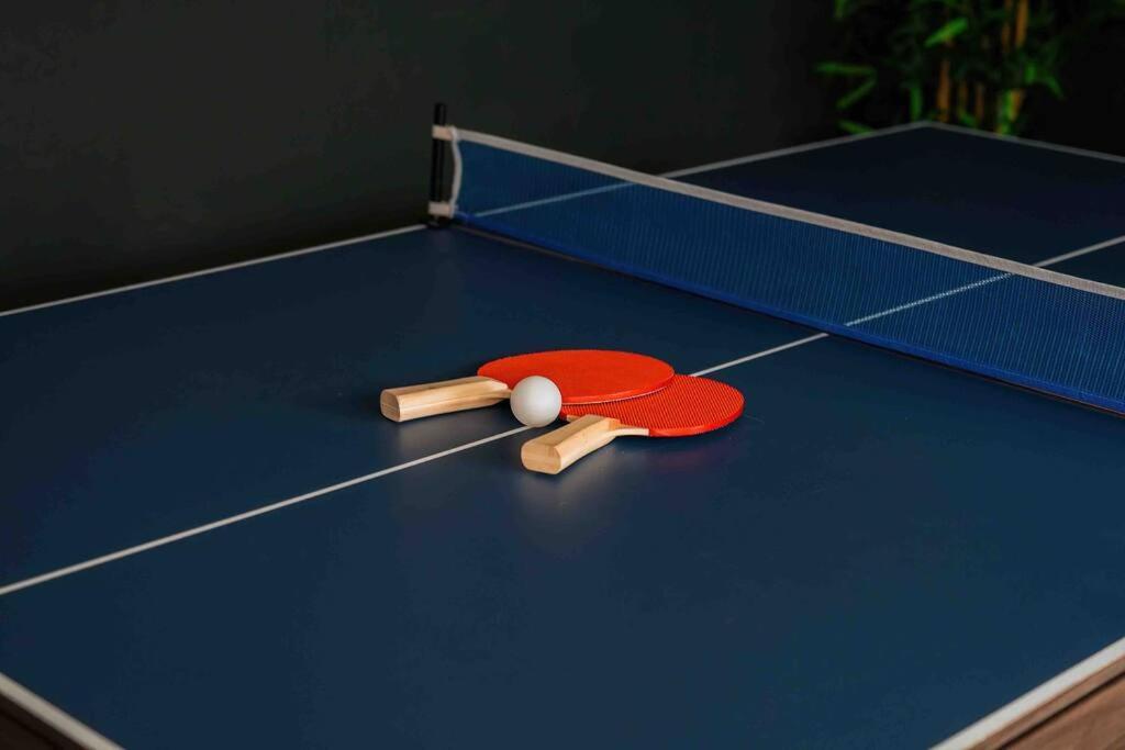 Contractor Base With Pool Table Case de vacanță